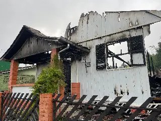 (VÍDEO) Incêndio queimou tudo e gato está desaparecido - 8