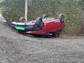 Carro capotou quando transitava pelo bairro Cedrinho  - 3