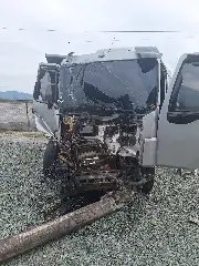 Caminhão colide contra poste e muro após acidente na Antônio Heil - 3