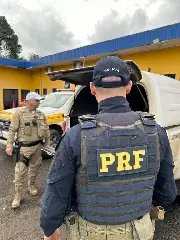 Caminhonete roubada é apreendida com quase meia tonelada de maconha - 2