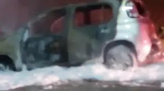 (VIDEO) Carro fica totalmente destruído após pegar fogo em Brusque - 8