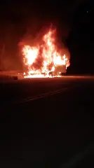 (VIDEO) Carro fica totalmente destruído após pegar fogo em Brusque - 6