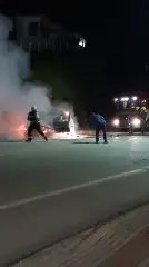 (VIDEO) Carro fica totalmente destruído após pegar fogo em Brusque - 2