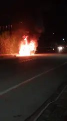 (VIDEO) Carro fica totalmente destruído após pegar fogo em Brusque - 4