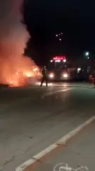 (VIDEO) Carro fica totalmente destruído após pegar fogo em Brusque - 7