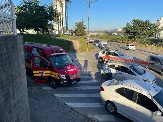 Acidente deixa ferido e causa transtorno na Bepe Roza - 2