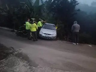 Carro fica em situação de risco no Águas Claras - 4