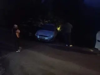 Carro fica em situação de risco no Águas Claras - 1