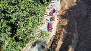 (VÍDEO) Motorista bate contra poste e motor é arrancado do veículo - 5