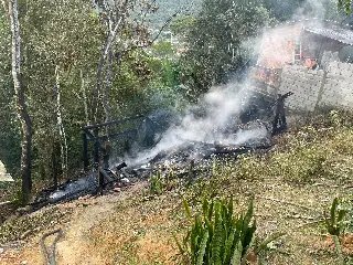 (VIDEO) Morador de Guabiruba pede ajuda após incêndio destruir casa - 1