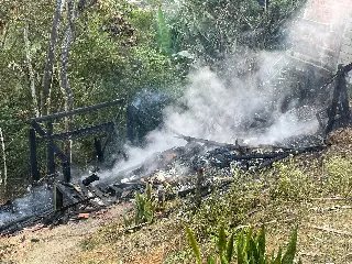 (VIDEO) Morador de Guabiruba pede ajuda após incêndio destruir casa - 4