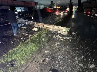 (VÍDEO) Motorista perde direção do veículo e derruba poste no Steffen - 13