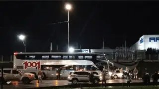 Motorista entra na contramão da BR-101 e bate de frente com ônibus - 1