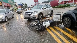 Uma pessoa fica ferida após acidente na rodovia Antônio Heil   - 1