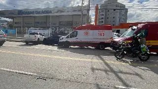 Colisão entre dois carros é registrada no Centro II - 3
