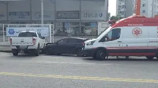 Colisão entre dois carros é registrada no Centro II - 1