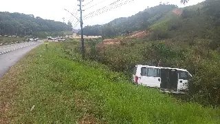 Acidente fere motorista e faz veículo sair de pista - 1