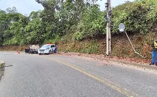 (VIDEO) Carro capota no Steffen, mas motorista não se fere - 3