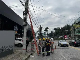 Procon inicia operação de recolhimento de fios dos postes em Brusque - 1