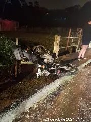 Colisão contra mureta faz motociclista cair em ribeirão em Brusque - 4