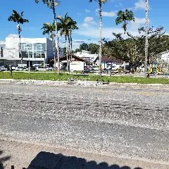 Caminhão bate em poste, fere crianças e causa falta de energia - 4