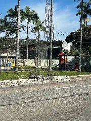 Caminhão bate em poste, fere crianças e causa falta de energia - 5