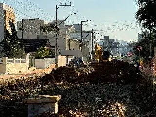 Obras na bacia Victor Meirelles avançam e rua começa a receber drenagem - 1