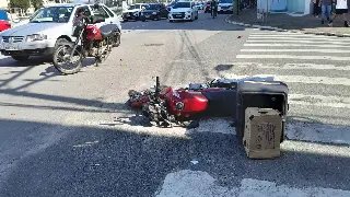 Colisão entre carro e moto deixa uma pessoa ferida em Brusque - 8