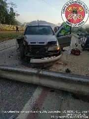 Homem fica ferido após bater carro com poste em Guabiruba - 3