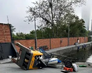 Homem morre ao cair de empilhadeira em Balneário Camboriú - 1