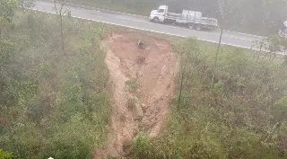 (VÍDEO) Deslizamento de terra na Gentil Battisti Archer ameaça segurança dos motoristas - 7