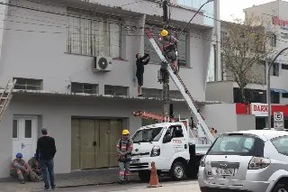 Procon faz Operação Limpa Postes e remove 400 kg de fios - 2