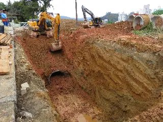 Obras de drenagem avançam pelo Steffen - 4