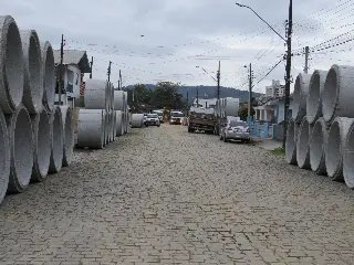 Obras de drenagem avançam pelo Steffen - 1