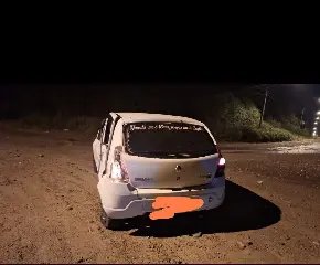 Ônibus e carro colidem na rodovia Ivo Silveira, em Brusque - 2