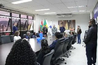Colaboradora recebe homenagem da CDL pelos 5 anos - 1