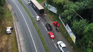 Carros colidem no Centro I e trânsito fica congestionado - 2