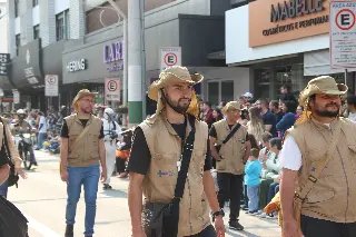 Desfile em comemoração ao aniversário de Brusque atrai multidão - 9