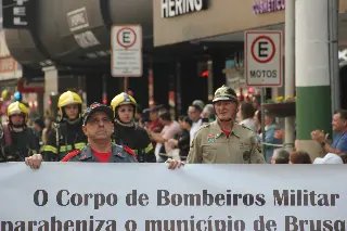 Desfile em comemoração ao aniversário de Brusque atrai multidão - 14