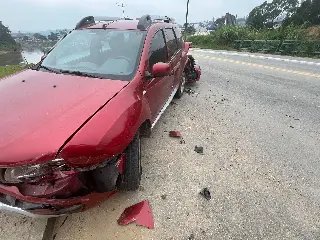 (VÍDEO) Colisão entre três carros é registrada no Centro - 4