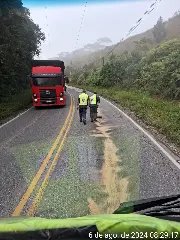 Bombeiros realizam limpeza de óleo na pista na Gentil Battisti Archer - 4