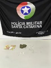 Adolescente de 15 anos é apreendido com cocaína, maconha e crack  - 1