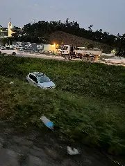 Carro cai em barranco no retorno da rodovia Antônio Heil - 7