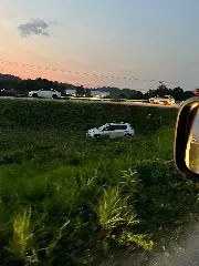 Carro cai em barranco no retorno da rodovia Antônio Heil - 1