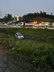 Carro cai em barranco no retorno da rodovia Antônio Heil - 8