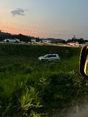 Carro cai em barranco no retorno da rodovia Antônio Heil - 3