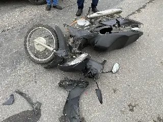Colisão entre moto e carro teria feito mulher sofrer fratura exposta - 1