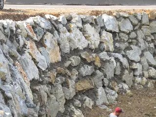 Trabalhos de impermeabilização do enrocamento da Beira Rio são iniciados - 4