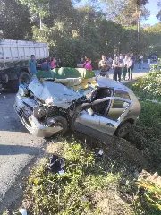 Arcanjo é acionado após colisão frontal entre carro e caminhão no Moura - 2