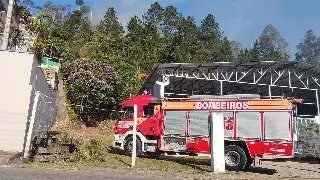 (VIDEO) Bombeiros são acionados para incêndio em vegetação em Brusque - 3